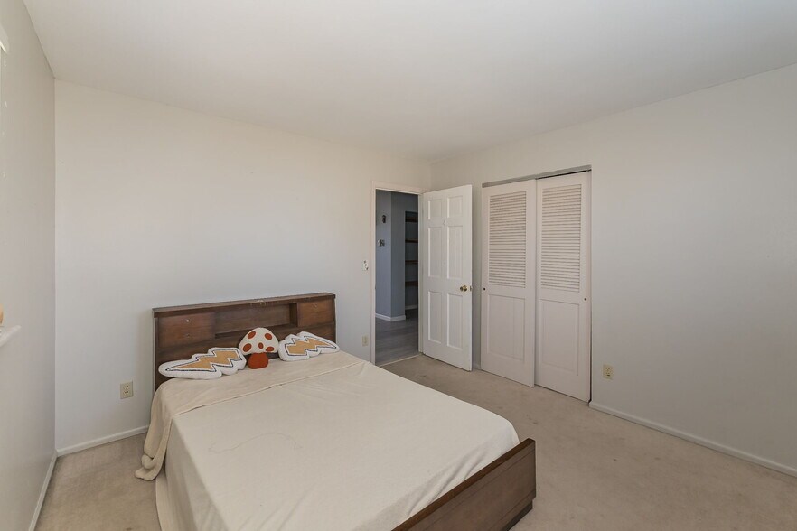 More Photos Of 3166 Highway B, Berger Winery Vineyard For Sale