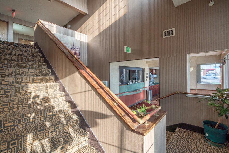 More Photos Of 1202 W Kansas Ave, Garden City Hotel For Sale