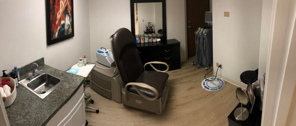 More Photos Of 901 Dover Dr, Newport Beach Medical For Lease