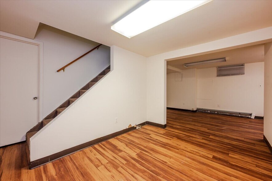 More Photos Of 930 Sunrise Hwy, North Babylon Office For Sale