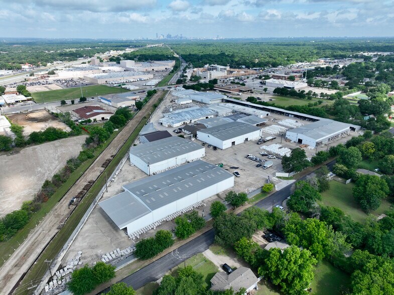 More Photos Of 301 Pleasant Dr, Dallas Warehouse For Lease