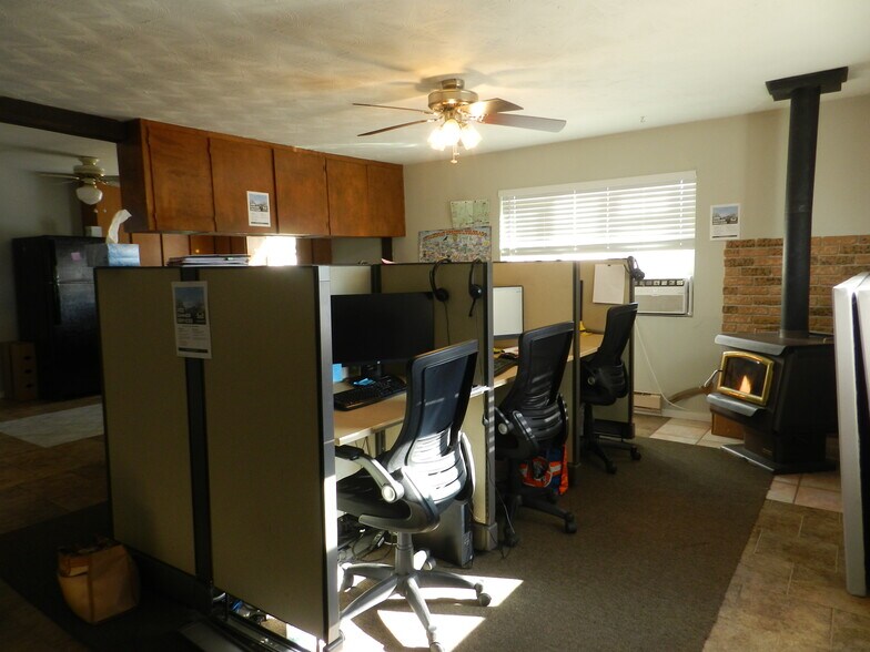 More Photos Of 445 Kristen Ct, Montrose Warehouse For Sale