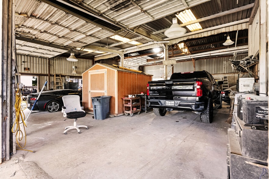 More Photos Of 1106 Wayside Dr, Houston Auto Repair For Sale