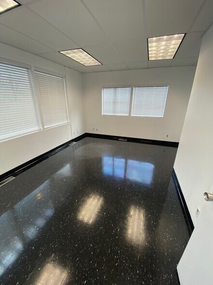 More Photos Of 3537 NW St Helens Rd, Portland Industrial For Lease