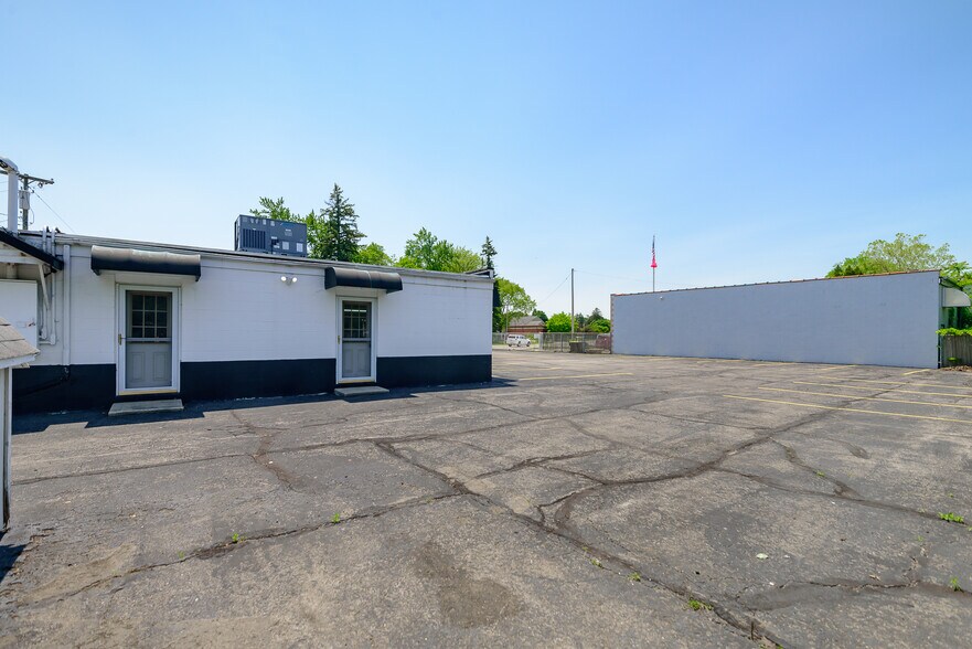 More Photos Of 573 E Huron River Dr, Belleville Freestanding For Sale