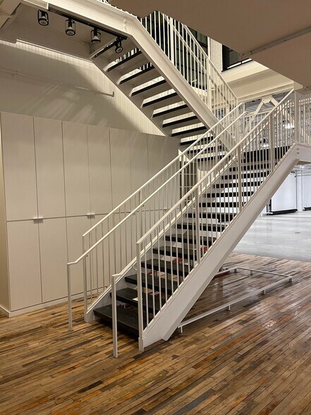 More Photos Of 18 Franklin St, Brooklyn Flex For Lease