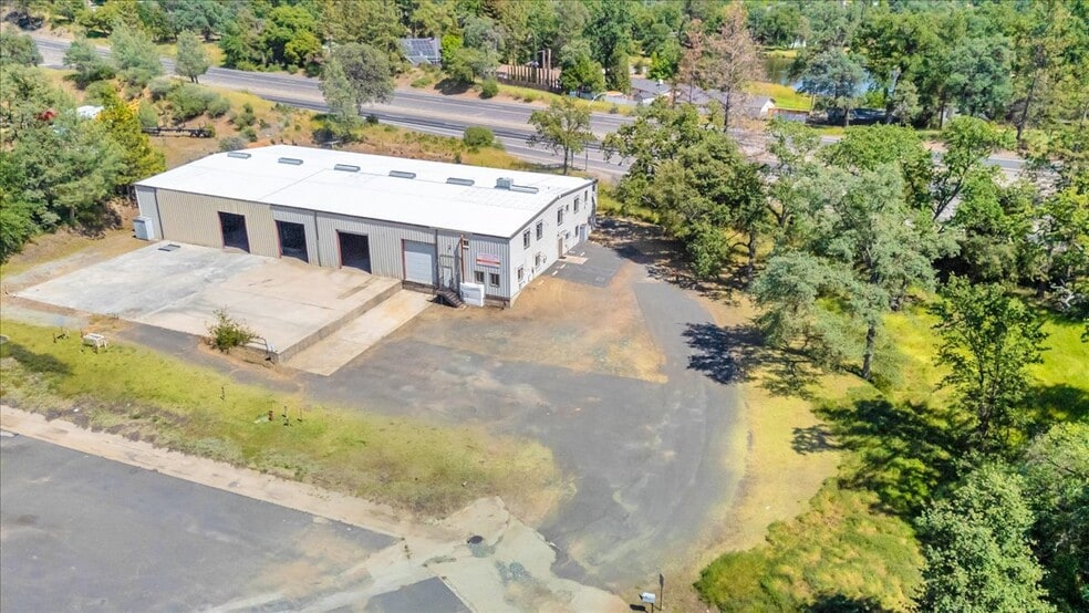 More Photos Of 20833 Mechanical Dr, Sonora Warehouse For Sale