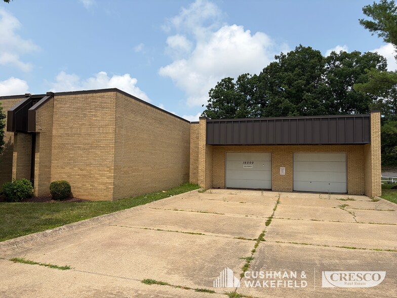 More Photos Of 16500 W Sprague Rd, Middleburg Heights Office For Sale