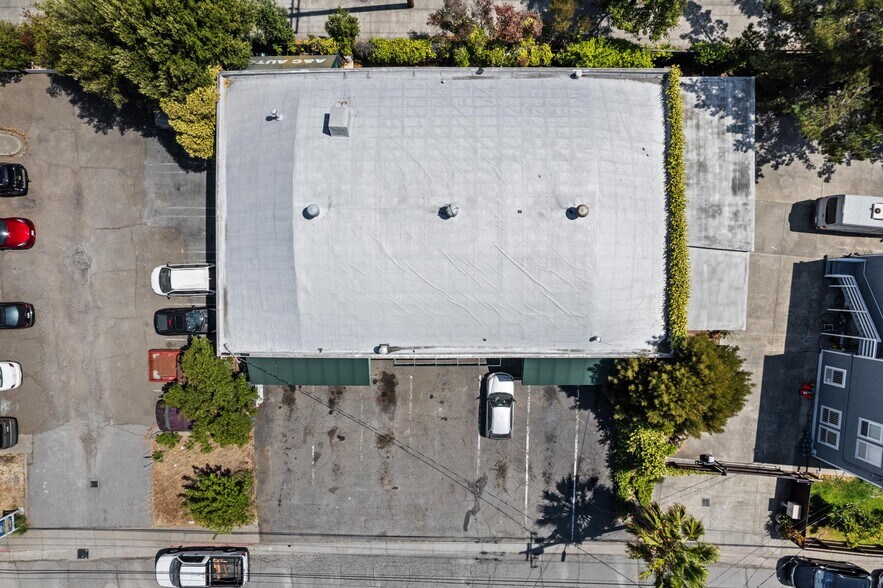 More Photos Of 40 Woodland Ave, San Rafael Service For Sale