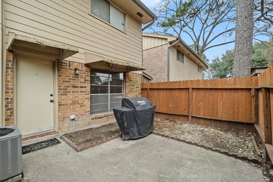 More Photos Of 407 W Semands St, Conroe Multifamily For Sale