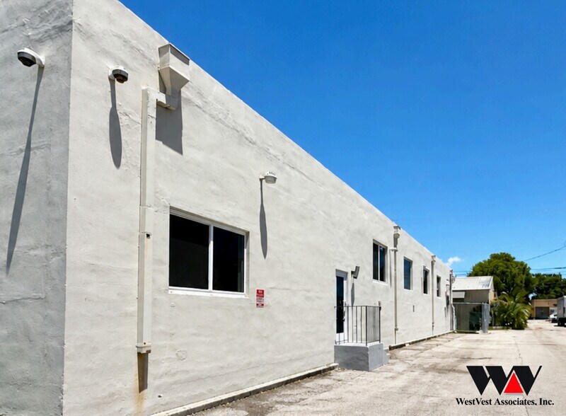More Photos Of 2029 Taft St, Hollywood Service For Sale