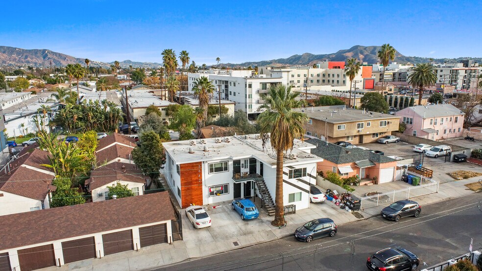 More Photos Of 5642 Klump Ave, North Hollywood Apartments For Sale