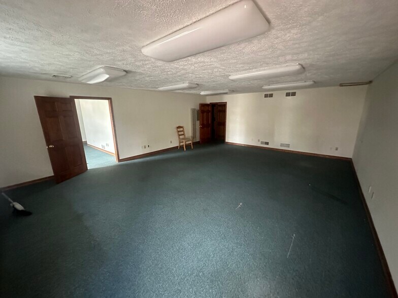 More Photos Of 227 Rockdale Rd, Follansbee Office For Lease