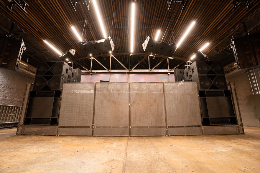 More Photos Of 505 E 7th St, Austin Freestanding For Sale