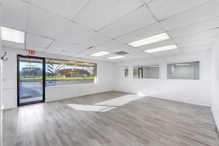More Photos Of 15630 Mcgregor Blvd, Fort Myers Freestanding For Sale