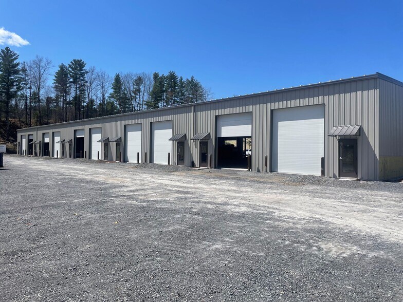 More Photos Of 30 Wood Rd, Round Lake Light Manufacturing For Lease