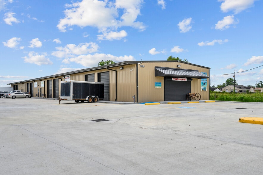 More Photos Of 5517 Fm 2004 Rd, Hitchcock Industrial For Lease