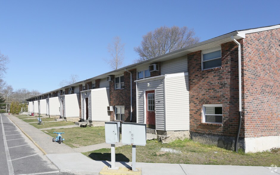 More Photos Of 62 Oak St, Westhampton Beach Apartments For Sale