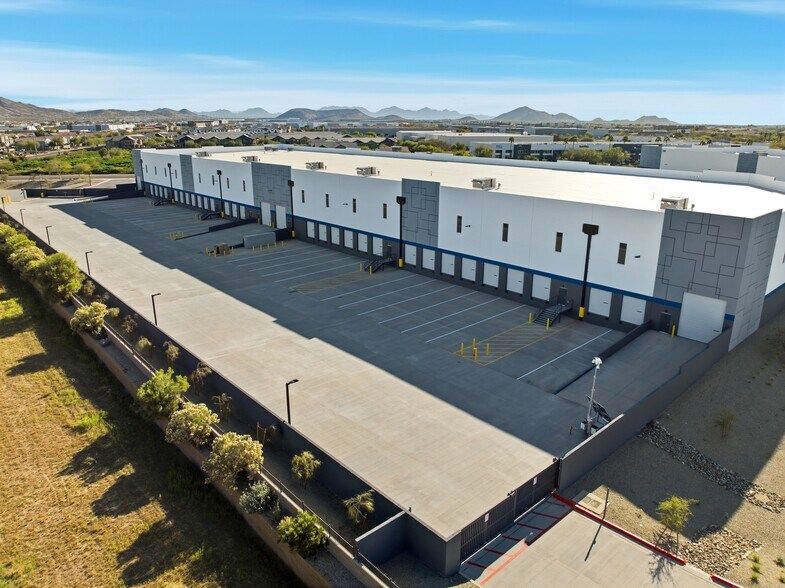 More Photos Of 2350 W Corporate Center Dr, Phoenix Distribution For Sale