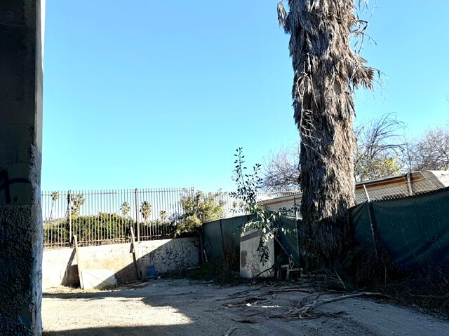 More Photos Of 3001 Delay Dr, Los Angeles Land For Lease