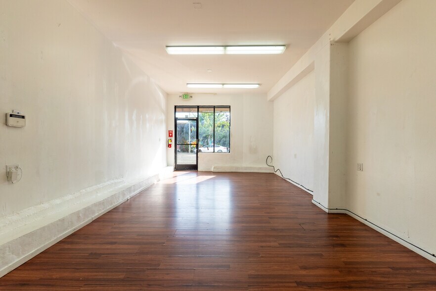 More Photos Of 3700 E 12th St, Oakland Storefront Retail Office For Lease
