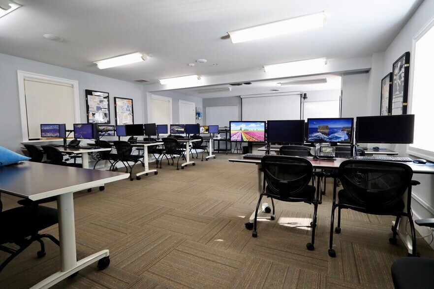 More Photos Of 112 Church St, Elkin Office For Sale