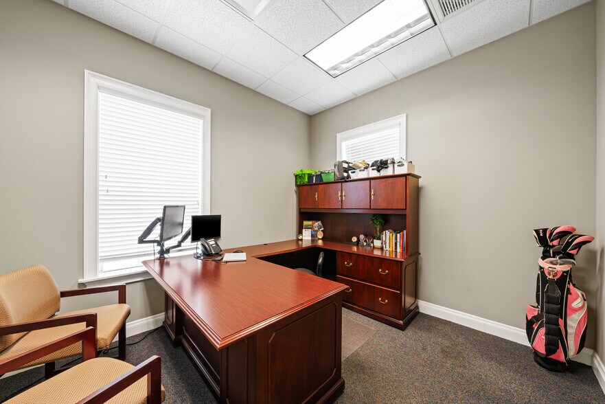 More Photos Of 17411 Bridge Hill Ct, Tampa Loft Creative Space For Sale