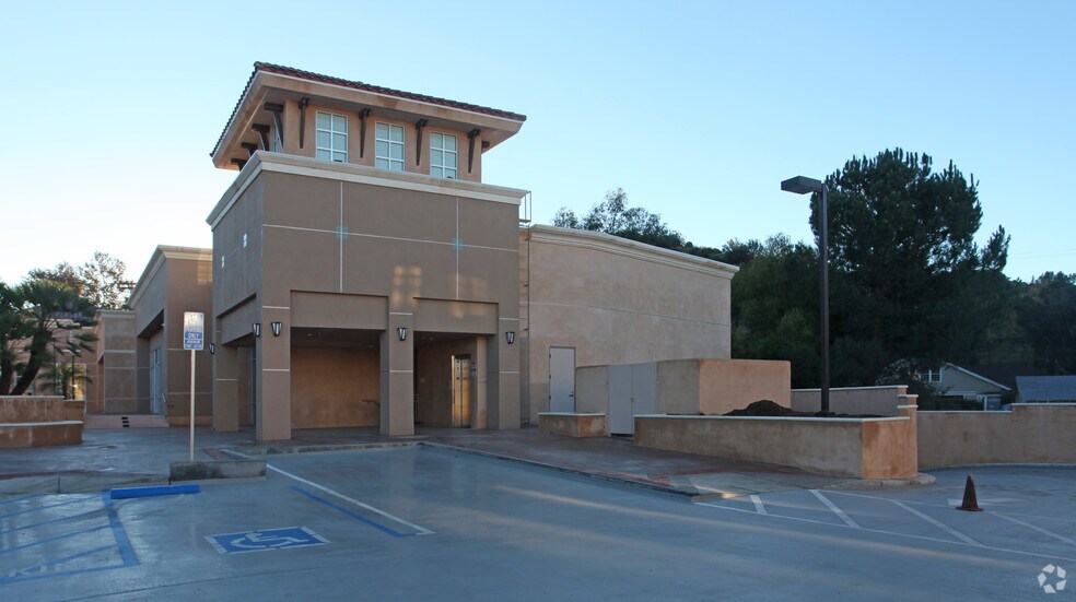 More Photos Of 7206-7214 Foothill Blvd, Tujunga Unknown For Lease