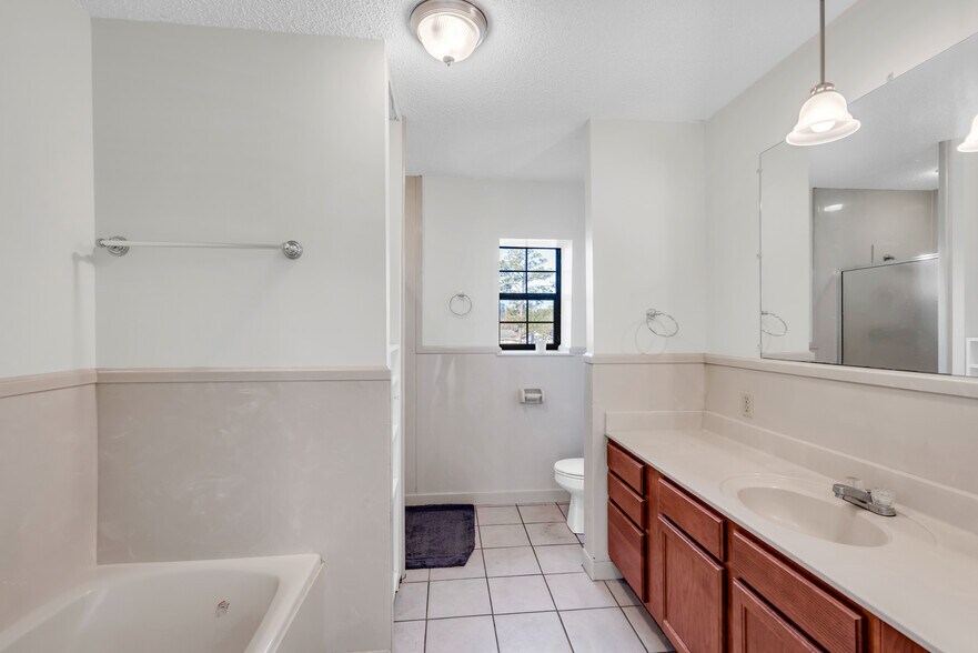 More Photos Of 10281 3rd Ave, D'Iberville Flex For Sale