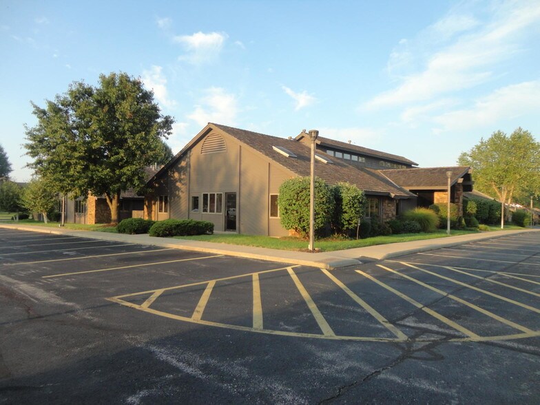 More Photos Of 1200 E Woodhurst Dr, Springfield Office Residential For Sale