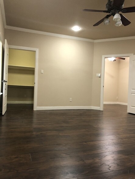 More Photos Of 1400 W Mayfield Rd, Arlington Loft Creative Space For Sale