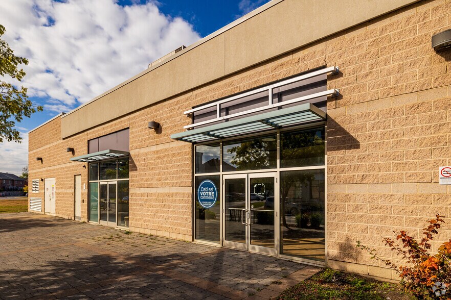 More Photos Of 5800 Boul Cavendish, Cote-St-Luc General Retail For Lease