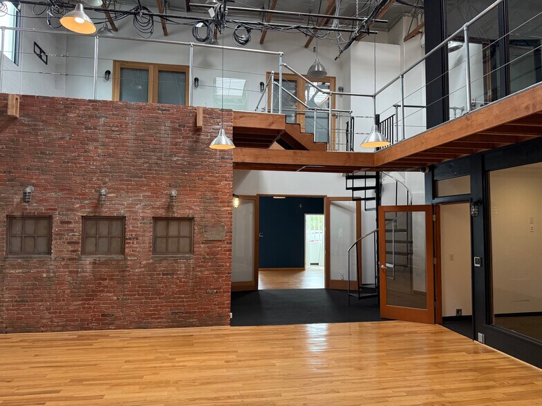 More Photos Of 8950-8956 Ellis Ave, Los Angeles Showroom For Lease
