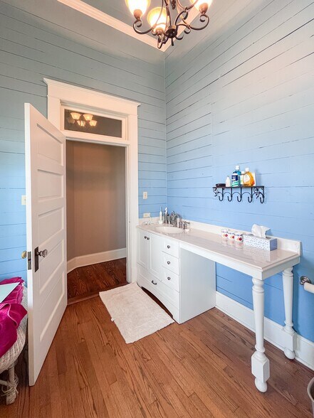 More Photos Of 301 S Saint Charles St, Brenham General Retail For Sale