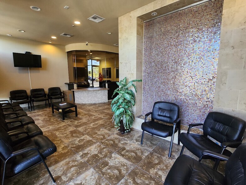 More Photos Of 2525 W Carefree Hwy, Phoenix Medical For Lease