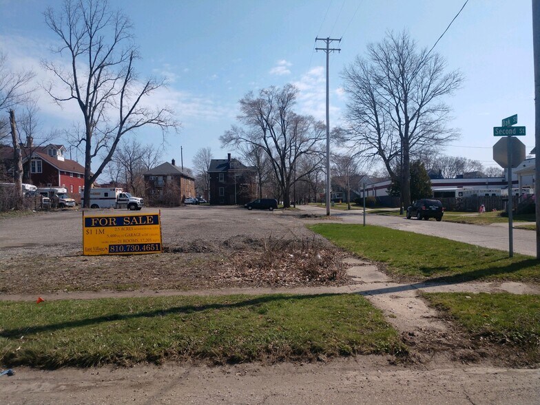 More Photos Of 520 W 3rd St, Flint Service For Sale