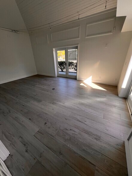 More Photos Of 2407 Periwinkle Way, Sanibel Unknown For Lease