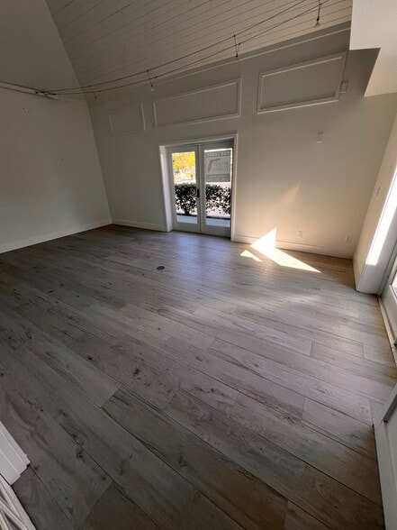 More Photos Of 2407 Periwinkle Way, Sanibel Unknown For Lease