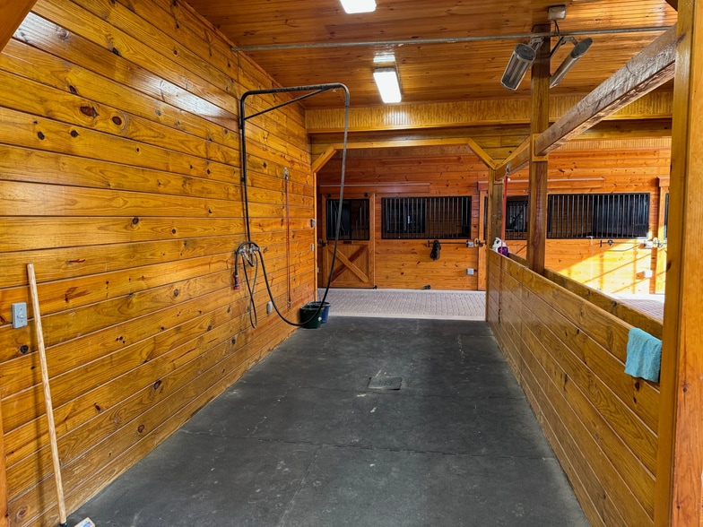 More Photos Of 115 Hilltop Dr, Phoenix Sports And Entertainment For Sale