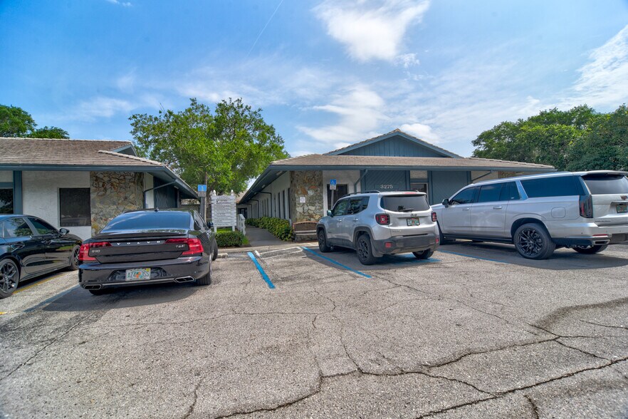 More Photos Of 3275 66th St N, Saint Petersburg Medical For Sale