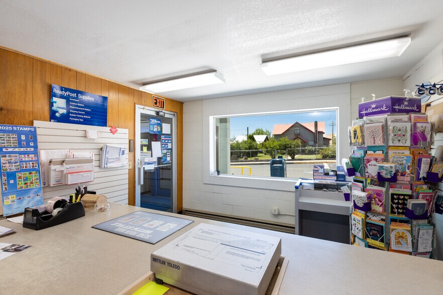 More Photos Of 96 N Main St, Dufur Post Office For Sale