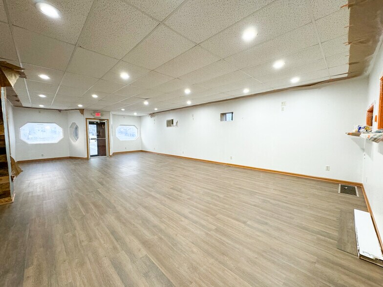 More Photos Of 101 W Main St, Syracuse Storefront Retail Residential For Lease