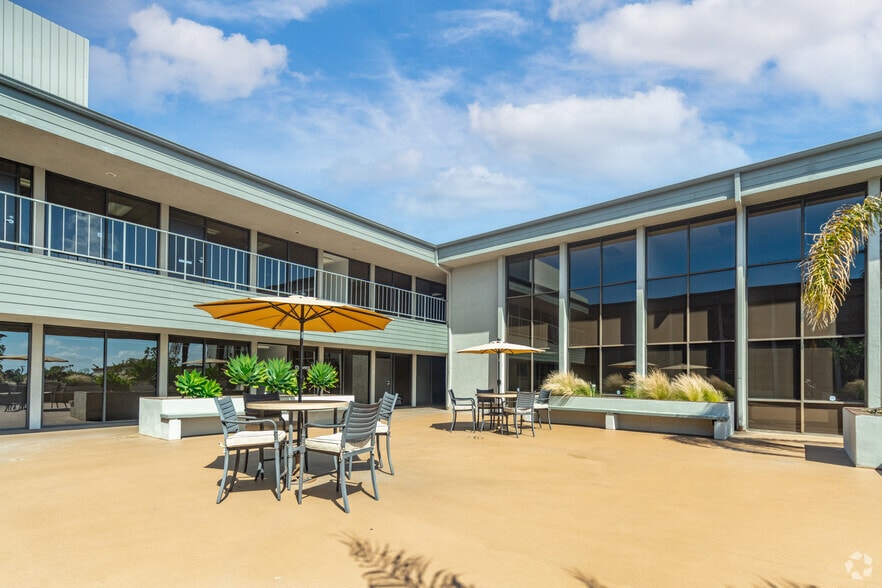 More Photos Of 3820 Del Amo Blvd, Torrance Loft Creative Space For Lease