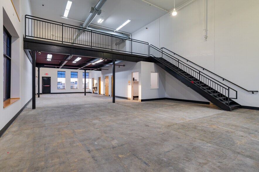 More Photos Of 755 Bielenberg Dr, Woodbury Storefront Retail Office For Lease