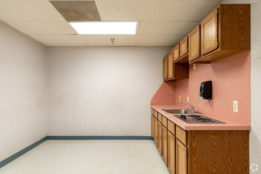 More Photos Of 4655-4741 Washtenaw Ave, Ann Arbor Freestanding For Lease