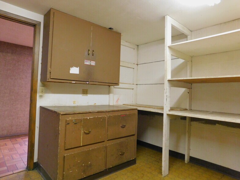 More Photos Of 720 SW F Ave, Lawton Manufacturing For Sale