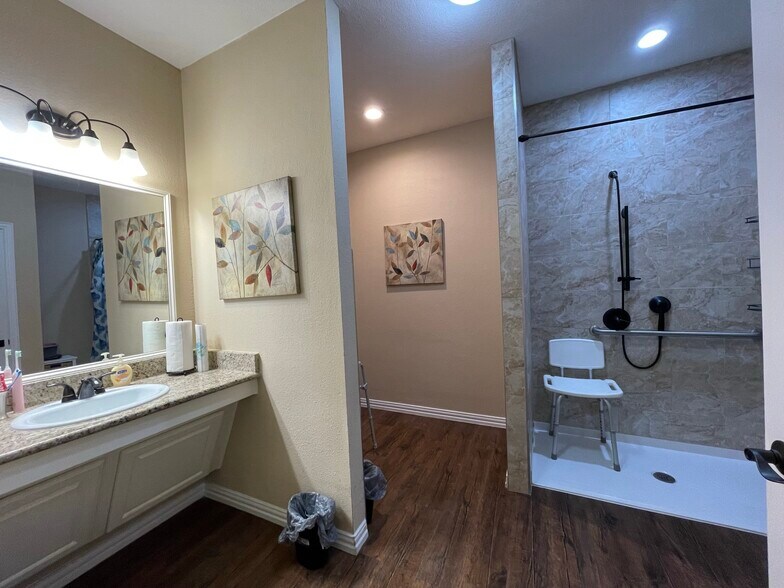 More Photos Of 123 Cedar Ln, Keller Assisted Living For Sale