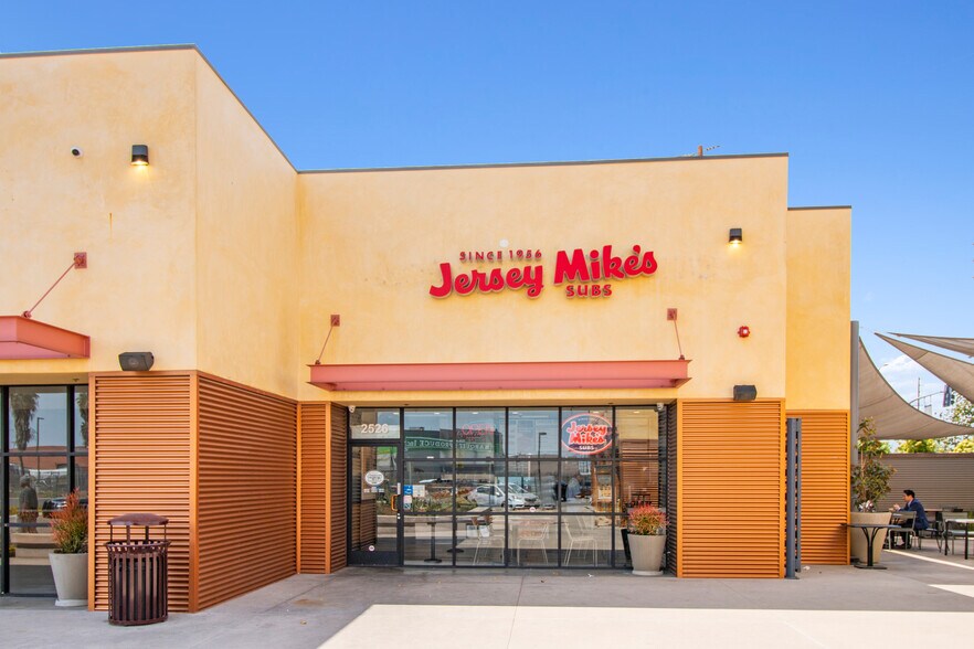 More Photos Of 2500-2520 S Alameda St, Vernon Freestanding For Sale