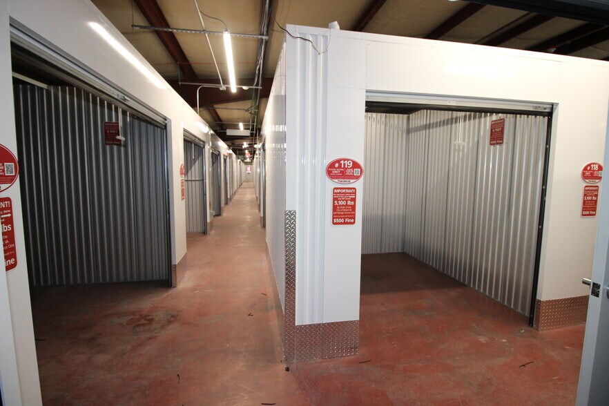 More Photos Of 3057 Lee Hwy, Bristol Self Storage For Sale