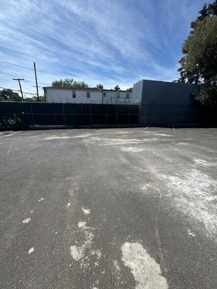 More Photos Of 234 Grandview Ave, Staten Island Warehouse For Lease